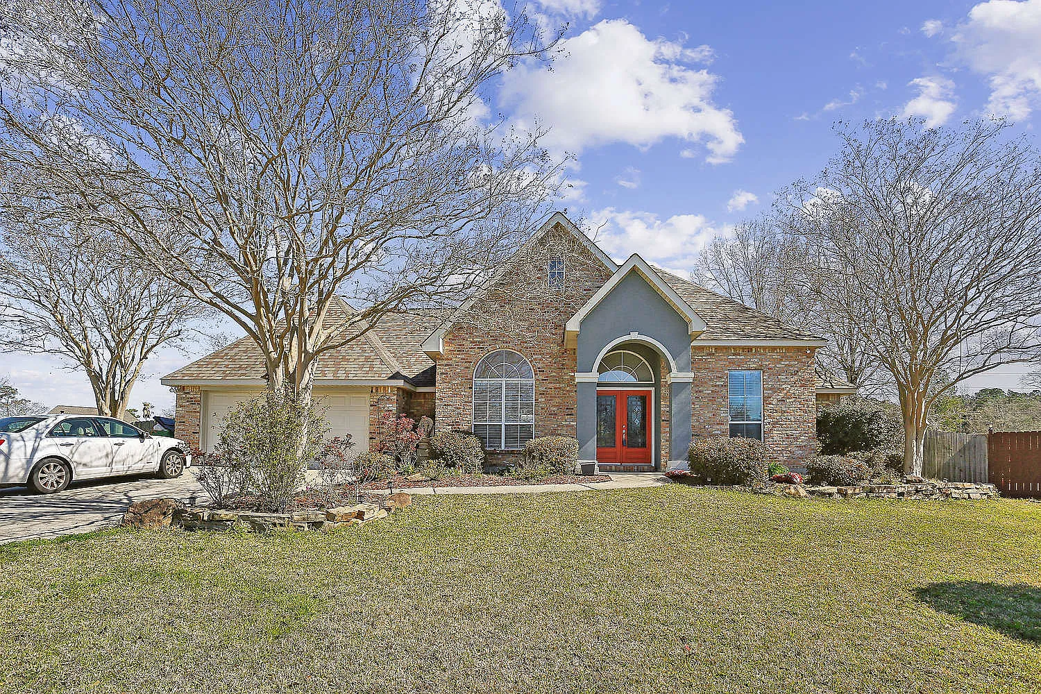 208 Annette Drive - 208 — Photo 1