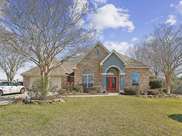 208 Annette Dr — Photo 1