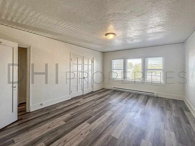 1217 Commerce Ave — Photo 3