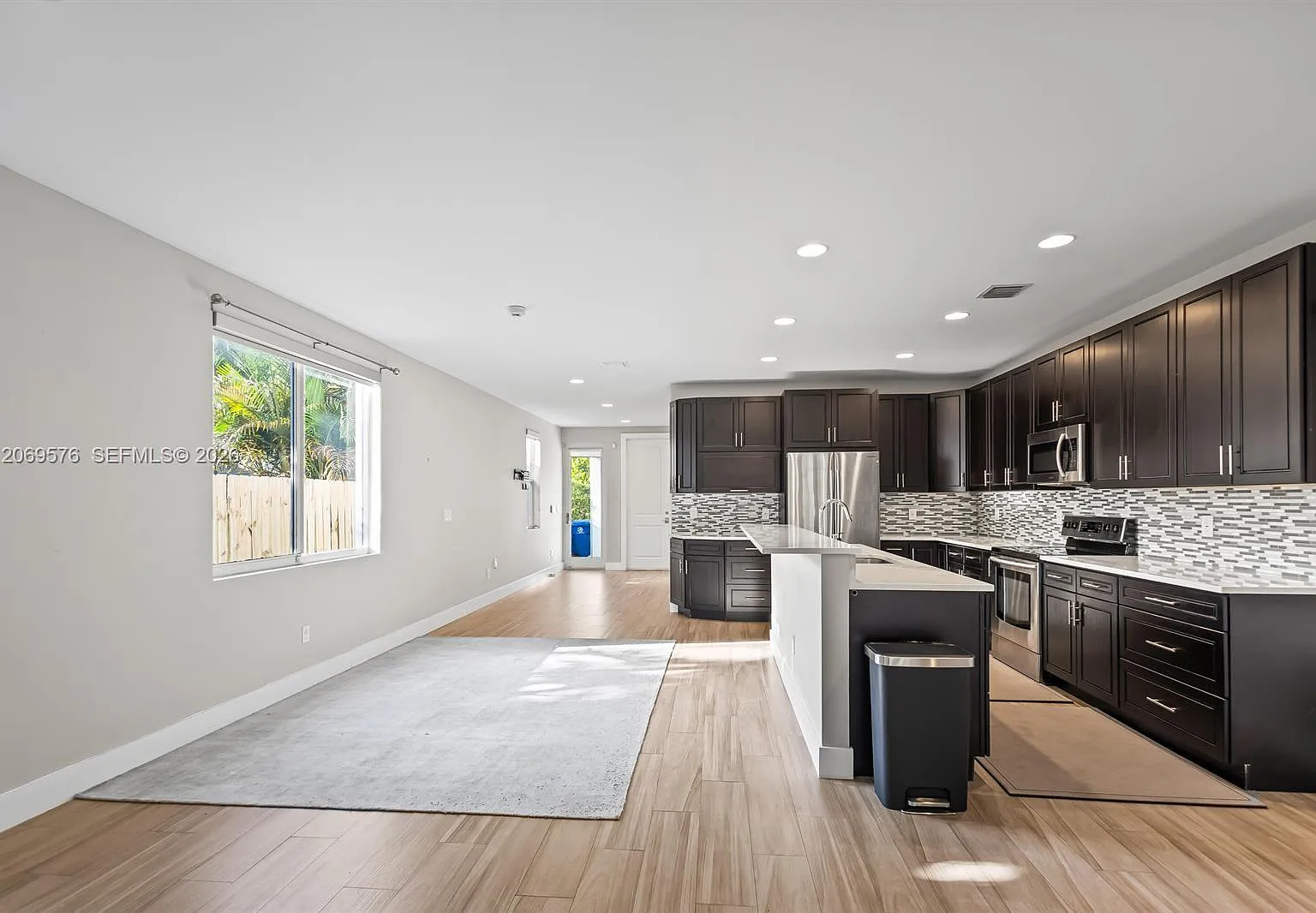 3 bed, 2.5 bath, 2538 sqft, $5,499 — Photo 1