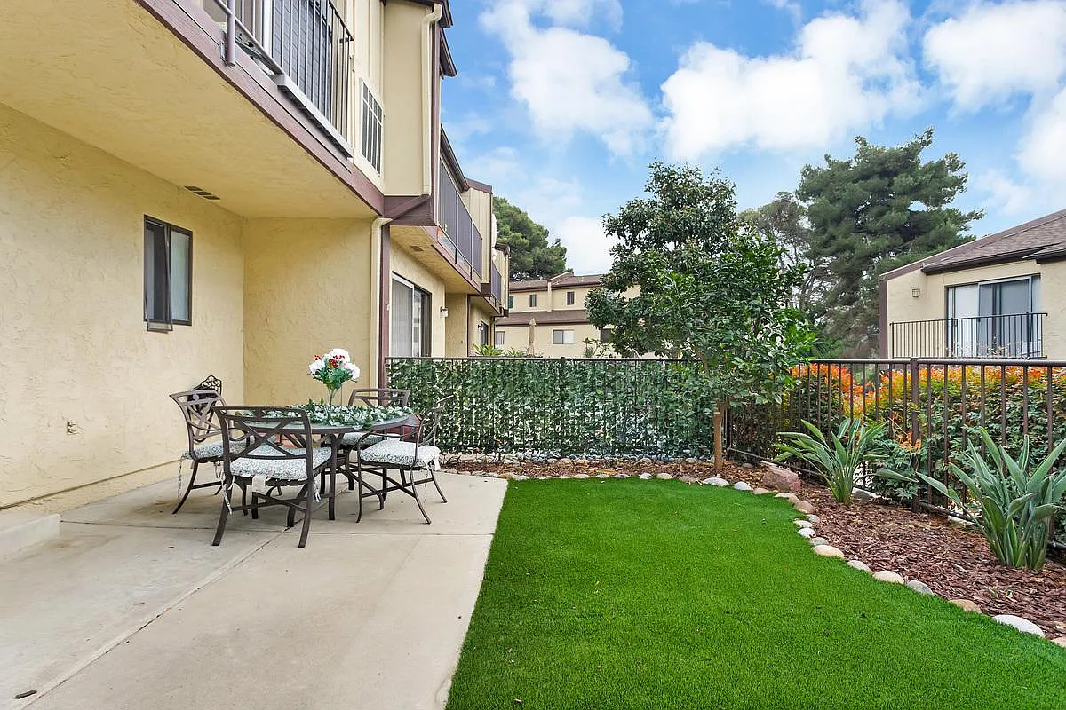 2 bed, 2.5 bath, 1229 sqft, $4,000 — Photo 4