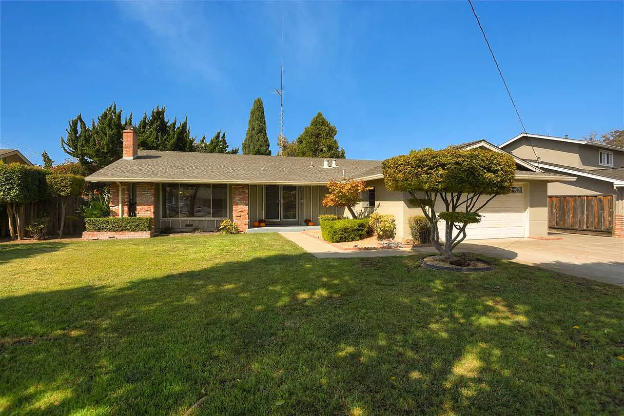 5555 Abington Dr photo 1