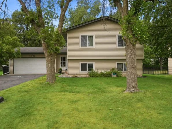 11967 Wisconsin Ave N, Champlin, MN 55316