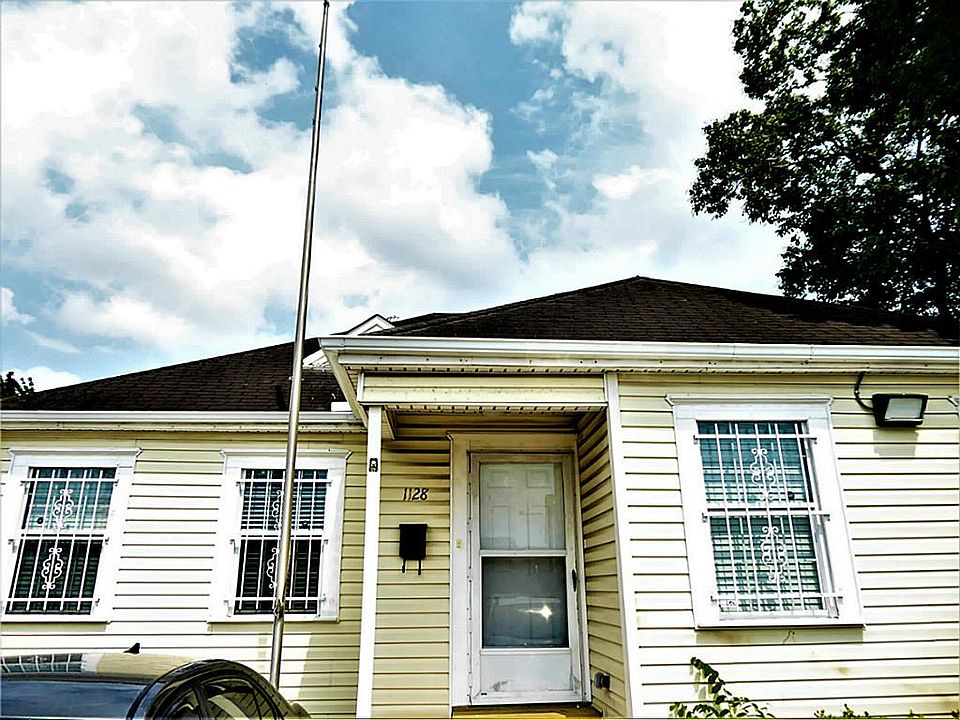 1st image of 1128 N Shepherd Dr