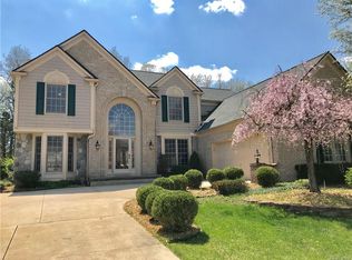 47469 Fox Run Dr, Canton, MI 48187
