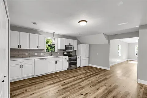 The other side of this open space is an eat-in kitchen, with updated appliances and lots of space for your family to gather around, bake together, and discuss about life.