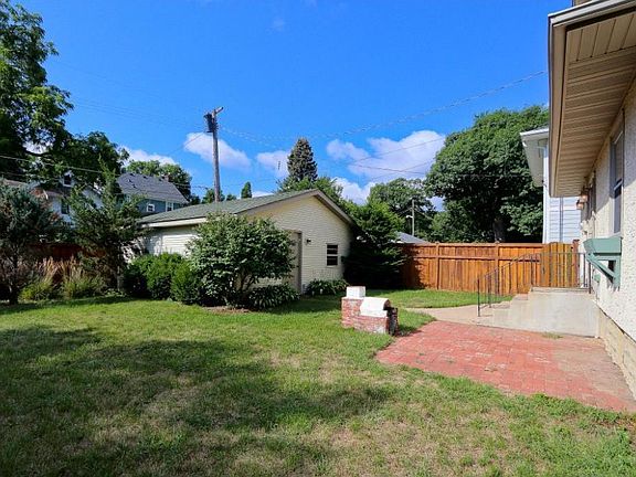 3rd image of 2036 Goodrich Ave
