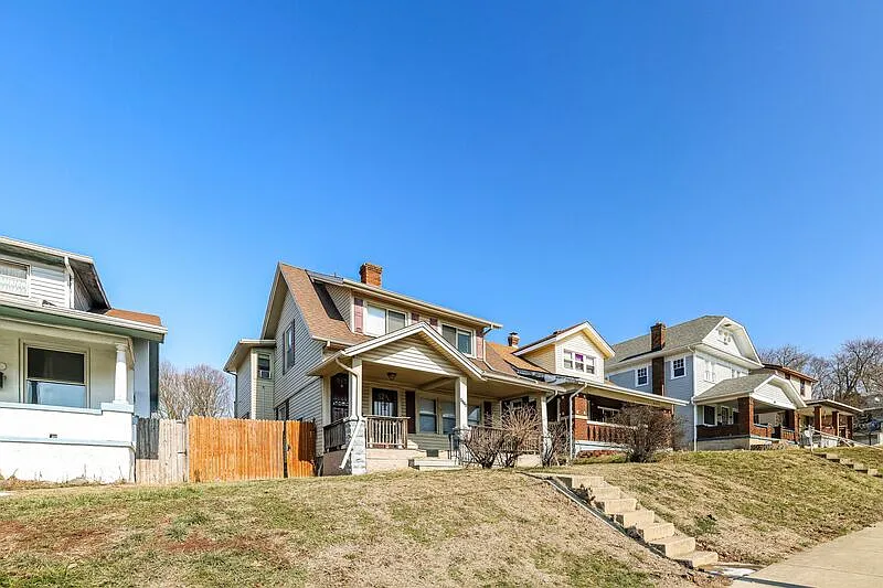 Building Photo - 4009 E 3rd St #2