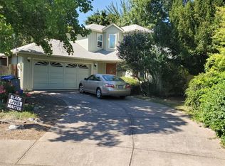 223 N 2nd St, Talent, OR 97540