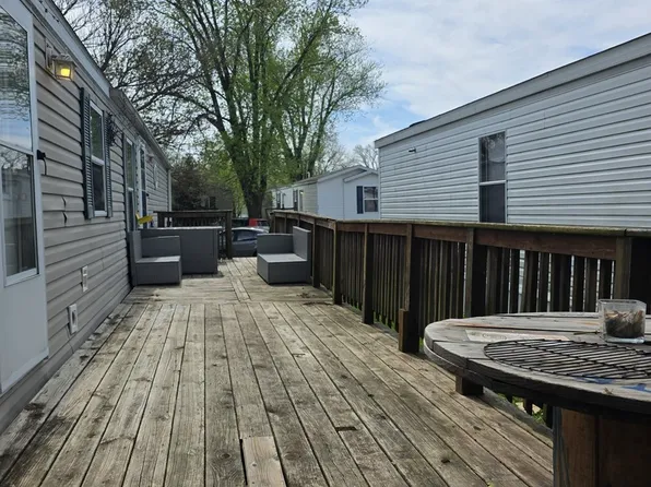 725 Michelle Dr, Chicago Heights, IL 60411