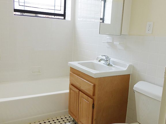 4th image of 1149 Morris Ave APT 5C