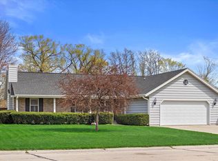 14040 W Beechwood Trl, New Berlin, WI 53151