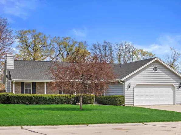 14040 West Beechwood TRAIL, New Berlin, WI 53151