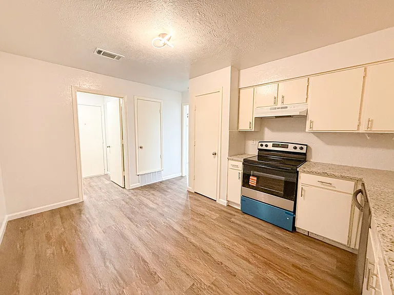5413-5415 Brookhollow Dr — Photo 8