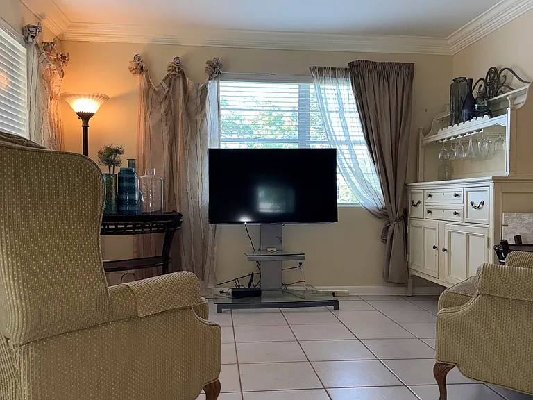 137 Farnham Cres #137-F — Photo 12