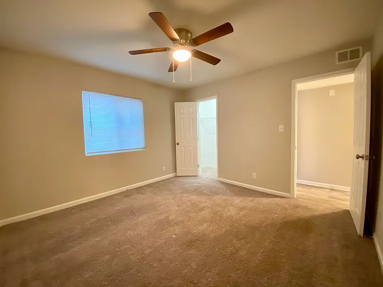 Oak Pointe Apartments — Photo 9