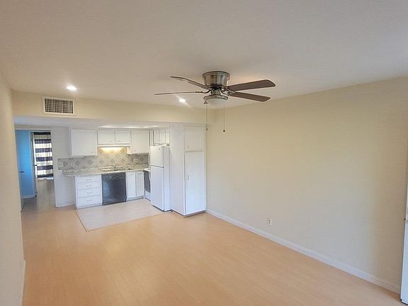 Open concept kitchen
Make the place look big