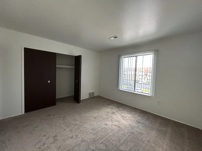 Windsor Place Apartments — Photo 54