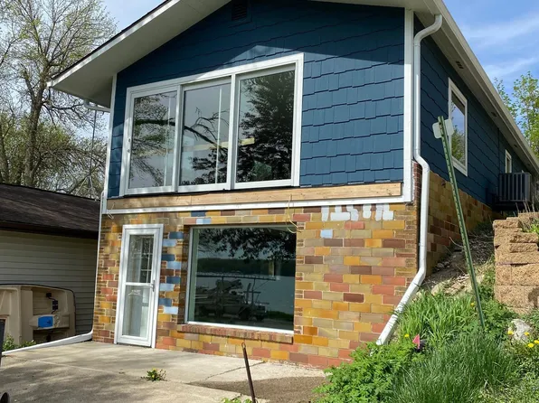 15242 & 15245 Lakeview Dr, Spirit Lake, IA 51360