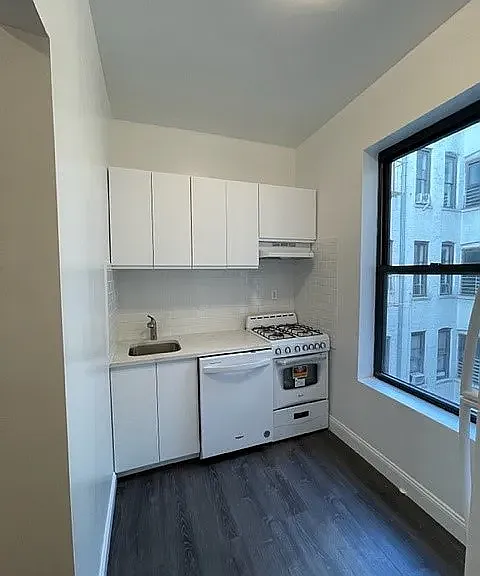 140 Claremont Ave #4J — Photo 6
