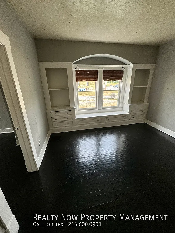 Building Photo - 8901 Saint Clair Ave #2