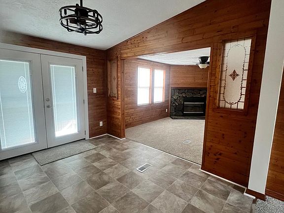 3rd image of 321 Fern Rd