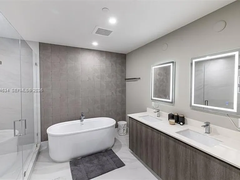 17550 Collins Ave #CU-703 — Photo 18