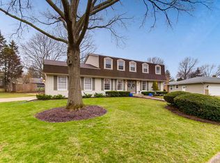 6S576 Sussex Rd, Naperville, IL 60540