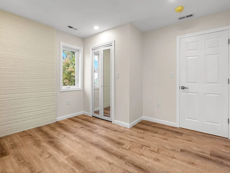 32 Jane St — Photo 11