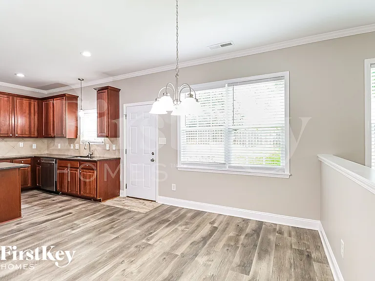 5602 Falkland Dr — Photo 8