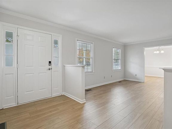 3rd image of 102 Shanna Ct