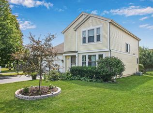 1747 Hillside Ct, Gurnee, IL 60031