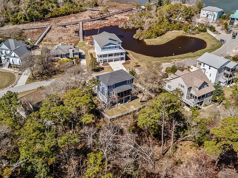 310 Lord Berkeley Dr — Photo 47