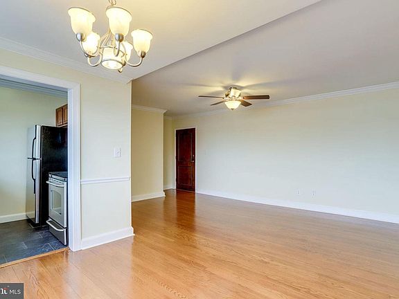 5th image of 820 S Washington St APT B328