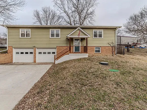 4504 Freeman Rd, Manhattan, KS 66503