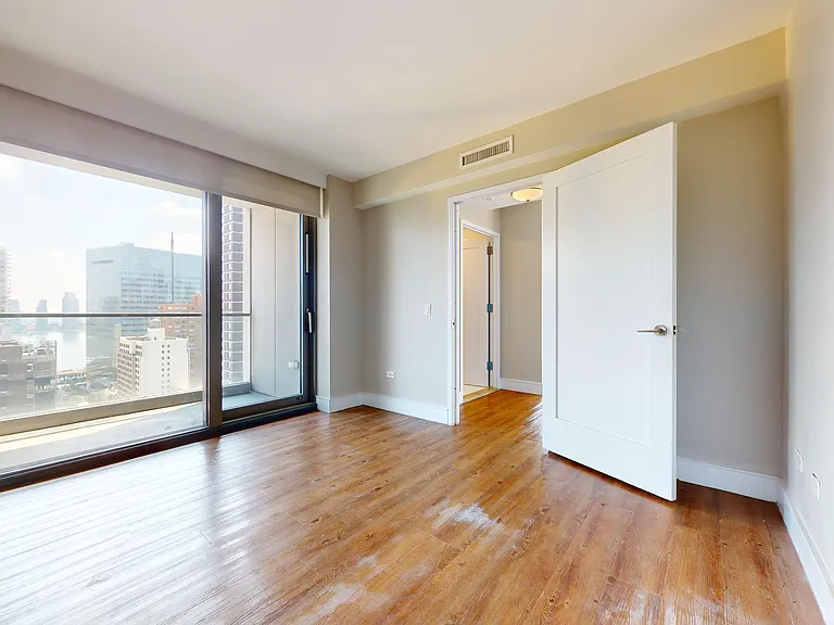237 E 34th St #1901 — Photo 13