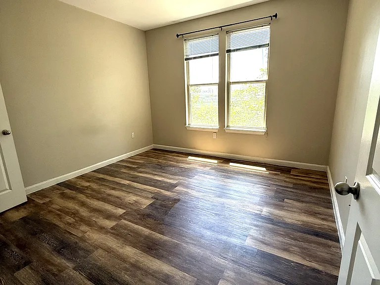 1000 Providence Pl #405 — Photo 4