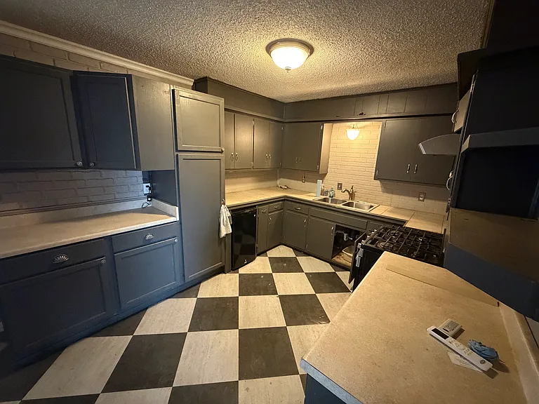3408 Upland Ave — Photo 10