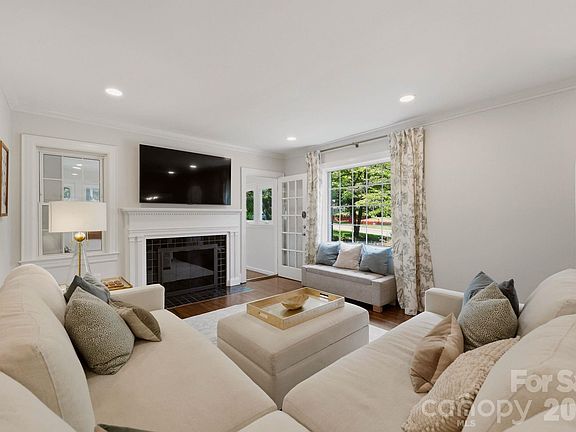 5th image of 3134 Country Club Dr
