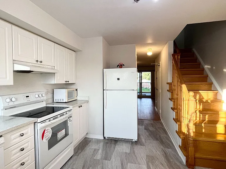 593 Kennedy Rd #4 — Photo 4