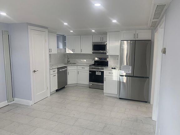 3rd image of 14 Butler Pl #1