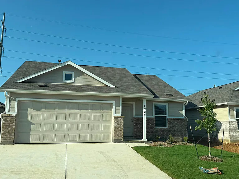 1924 Ventasso Blvd — Photo 1