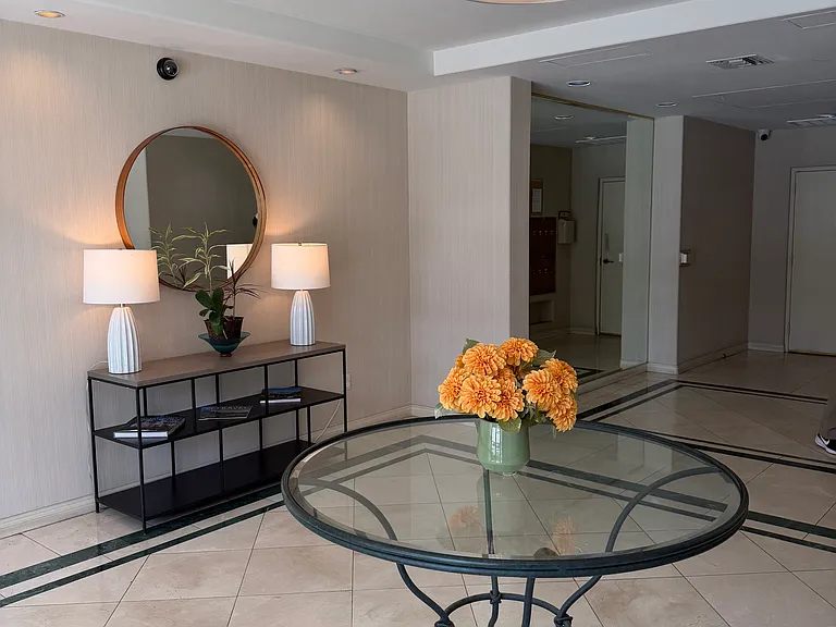 435 Arnaz Dr #200 — Photo 4