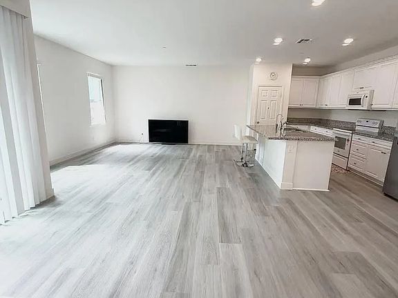 2nd image of 367 Fitzpatrick Rd #101