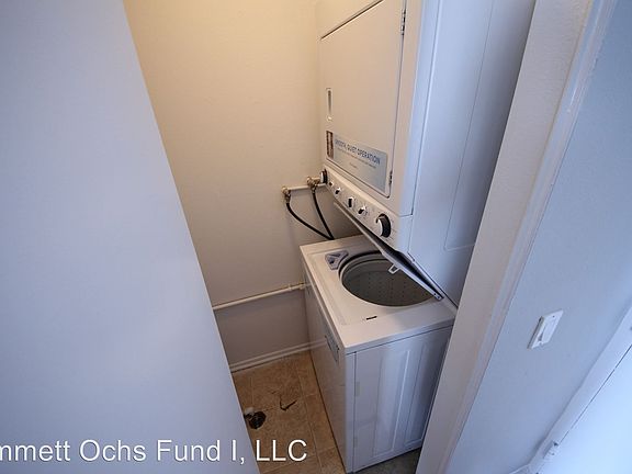 5th image of 2647 S Barrington Ave APT 9