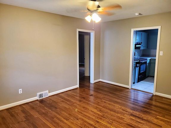 5th image of 700 Sunset Dr