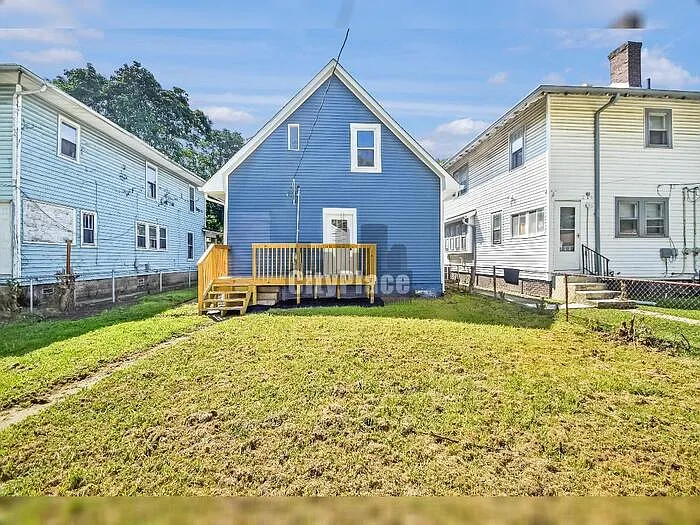 3 bed, 1.5 bath, 1952 sqft, $2,100 — Photo 4