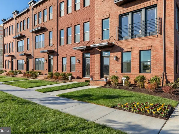 22806 Tawny Pine Sq, Ashburn, VA 20148