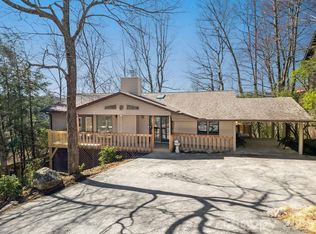 416 Kanasgowa Dr, Brevard, NC 28712