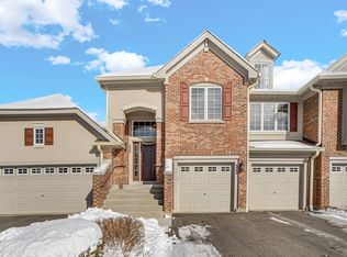 522 Harvey Lake Dr, Vernon Hills, IL